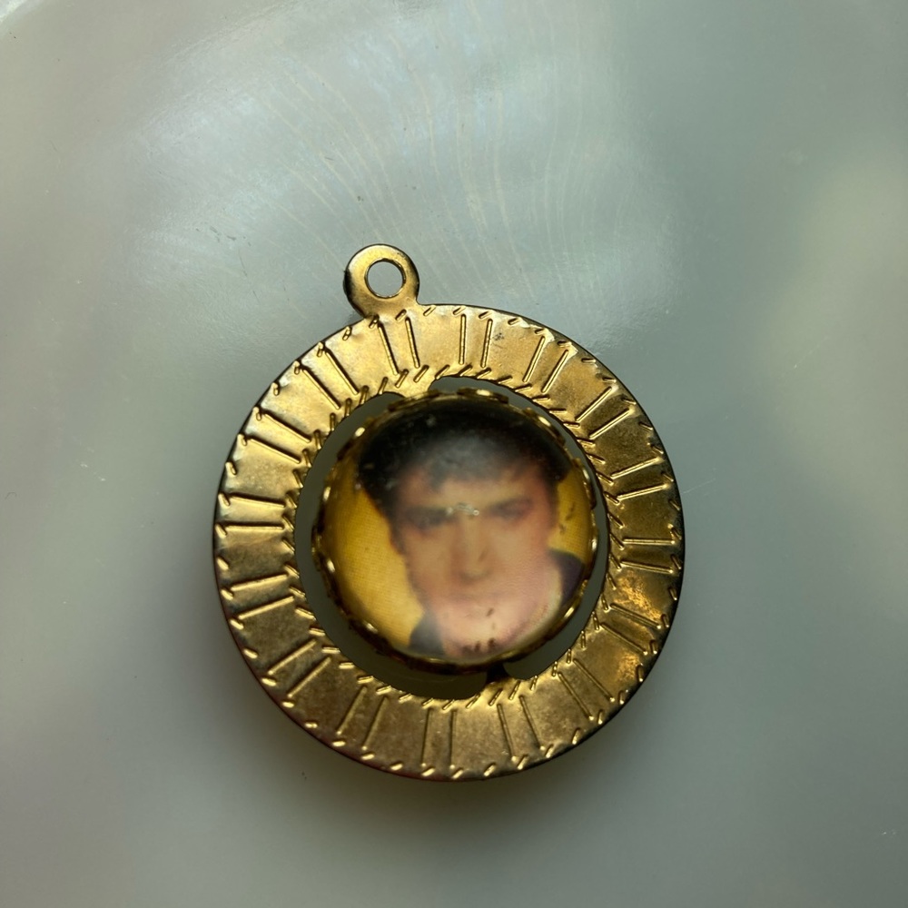 MCM ELVIS Pendant - Brass * Glass Ball In The Middle Rotates * King of Rock VTG - Picture 3 of 5